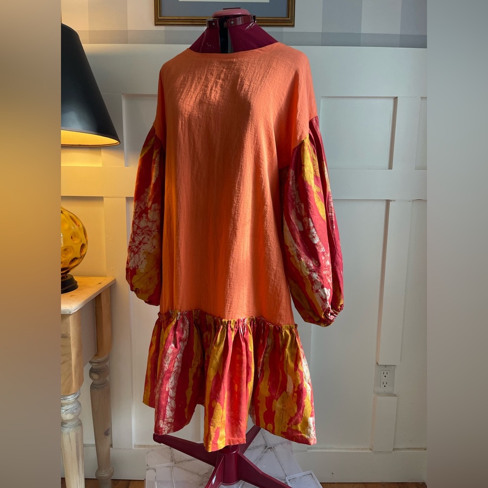 Women's Coral Midi Dress with Patterned Balloon Sleeves - Picture 8 of 9